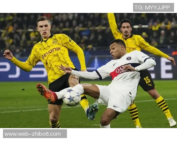 巴黎与多特空场对决的震撼瞬间展现足球魅力与激情